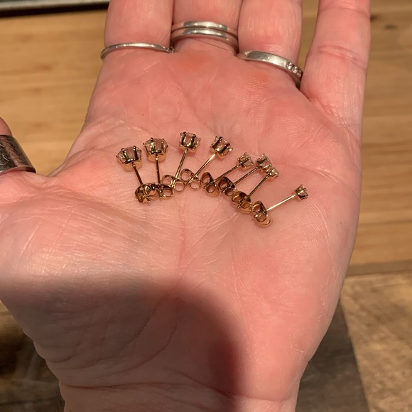 4 pairs of brilliant white Moissanite - Picture 5 of 6